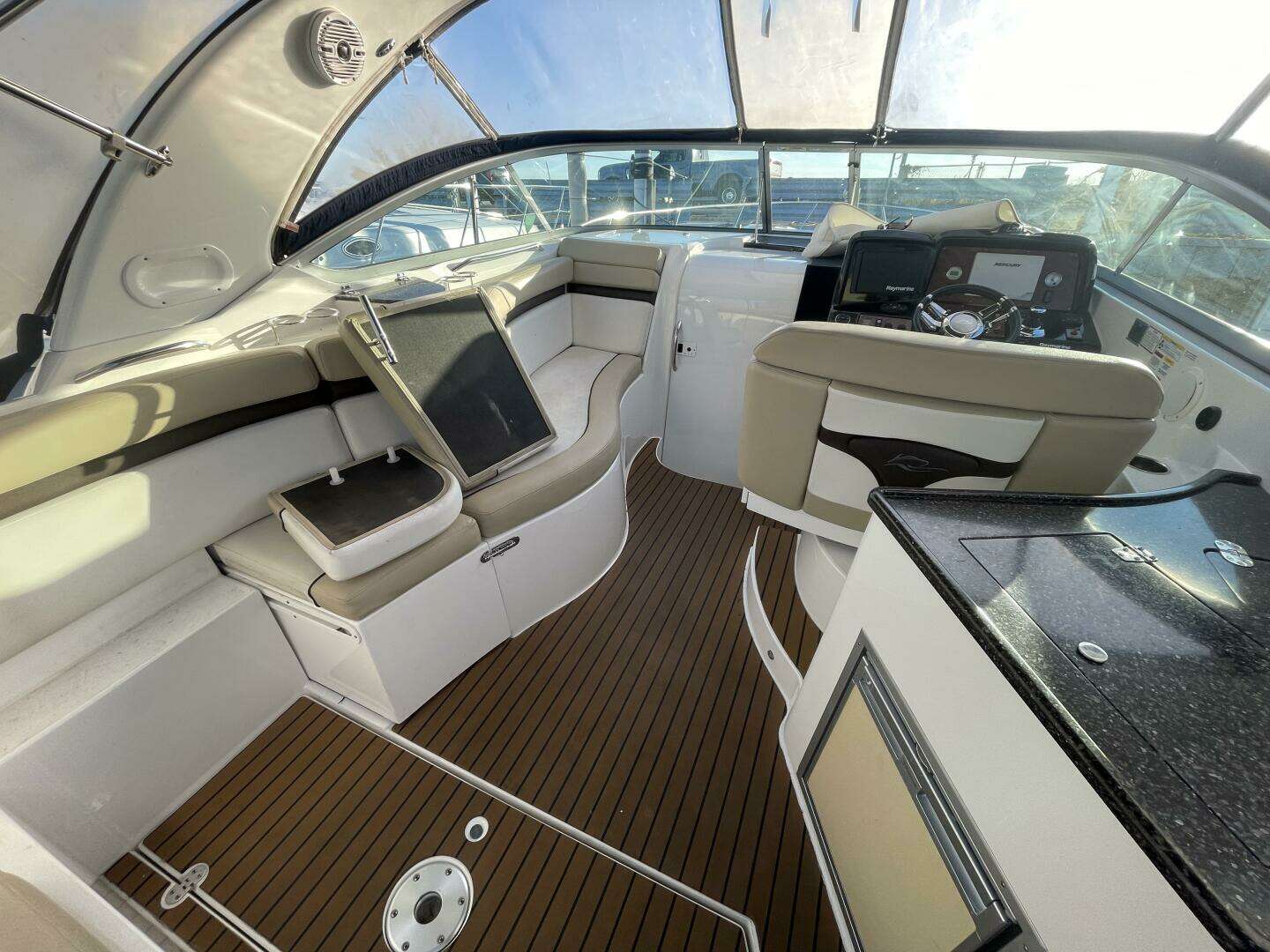 2016 Rinker 310 Express - Image 10