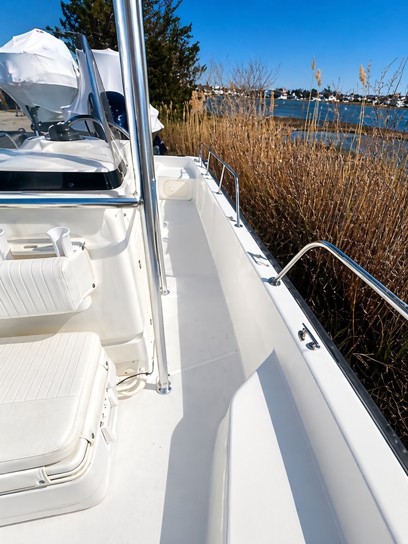 2011 Boston Whaler 190 Montauk - Image 4