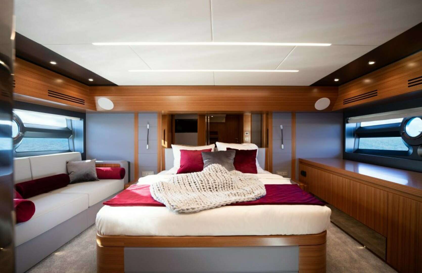 2021 Greenline OceanClass 68 Fly - Image 5