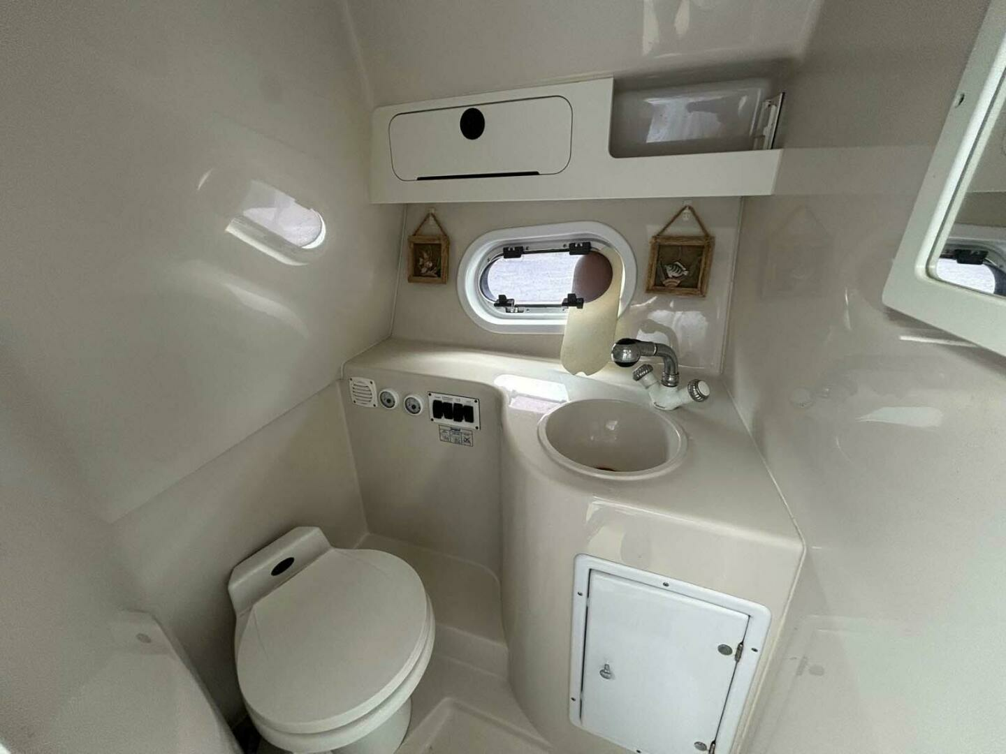 2001 Four Winns 328 Vista - Image 17