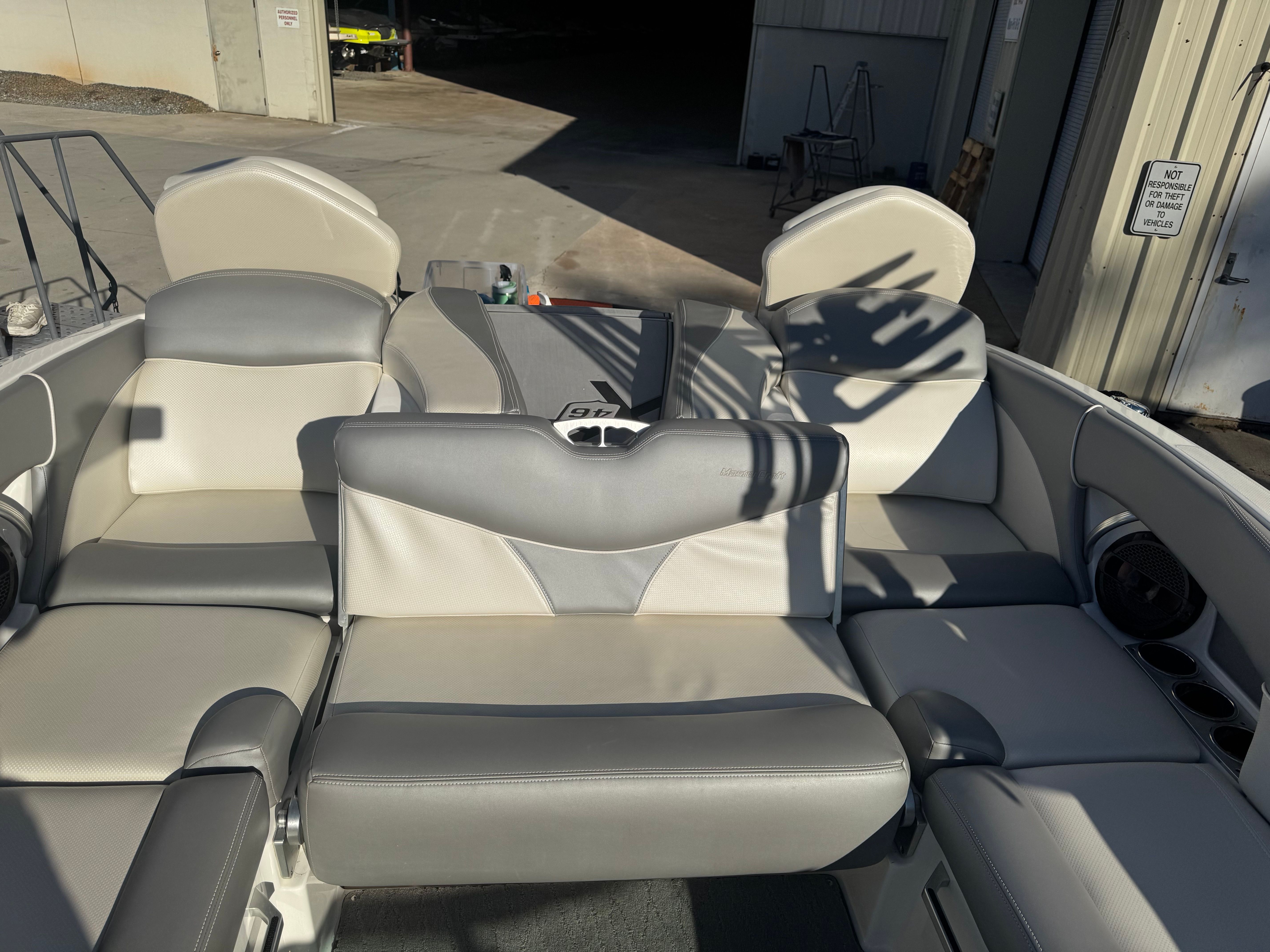 2018 MasterCraft X46 - 18