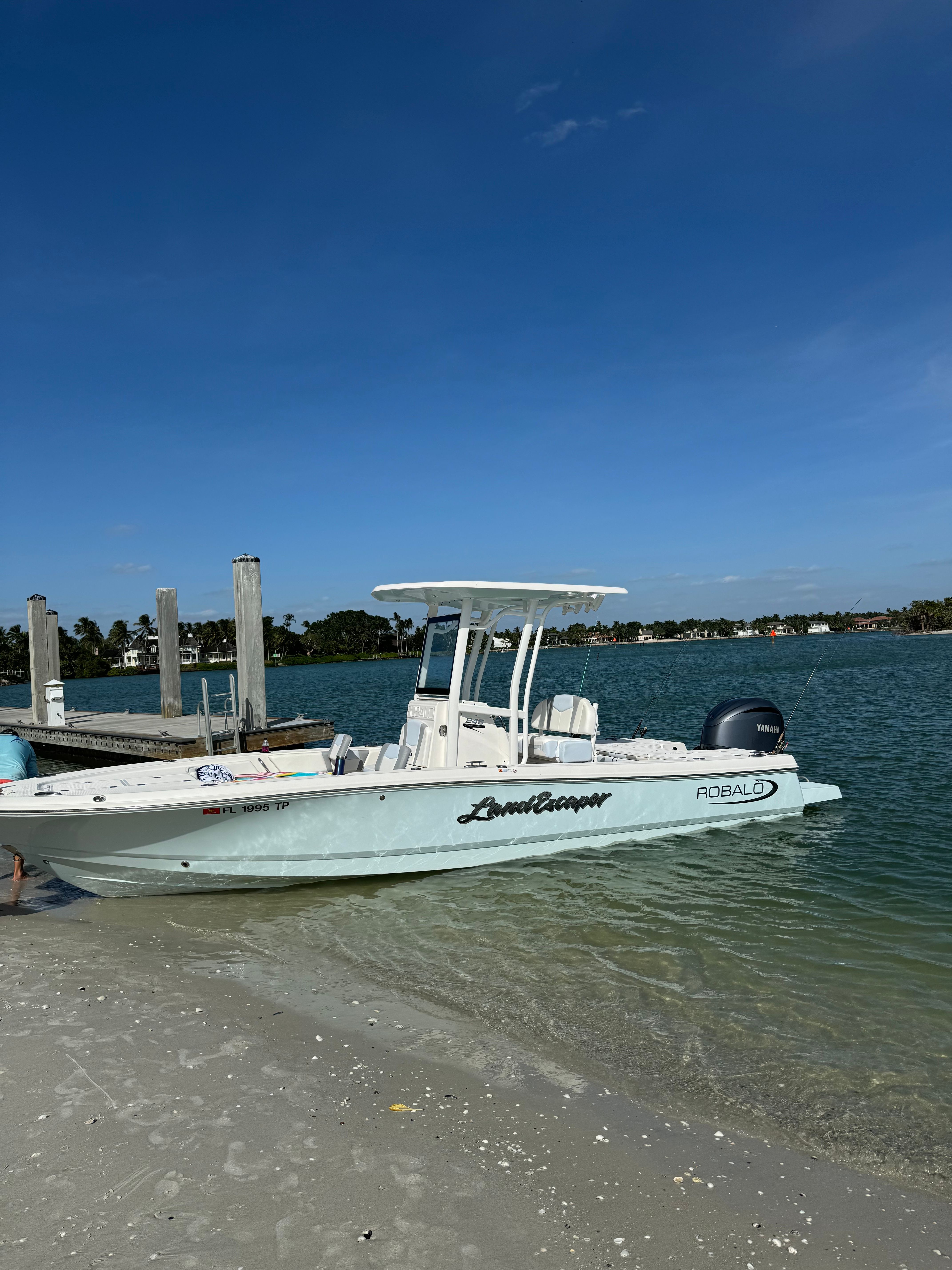2023 Robalo 246 Cayman SD