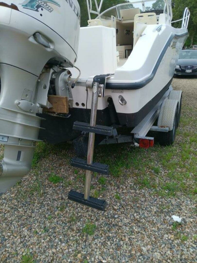 2003 Mako 252 - Image 5