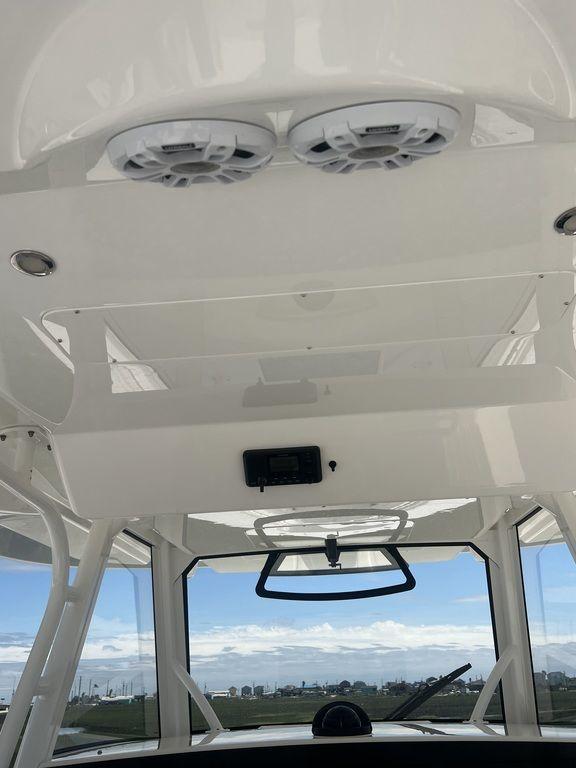 2021 Regulator 41 boat interior with speakers and panoramic view.