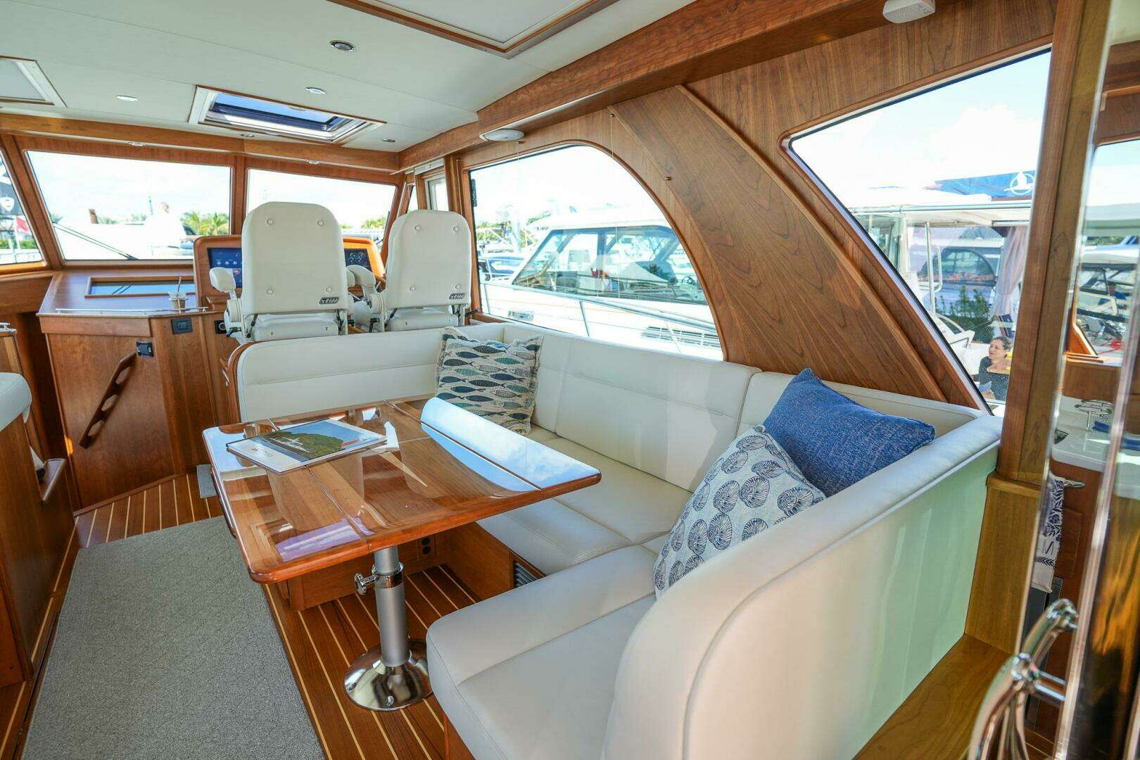 2027 Sabre 51 Salon Express - Image 14