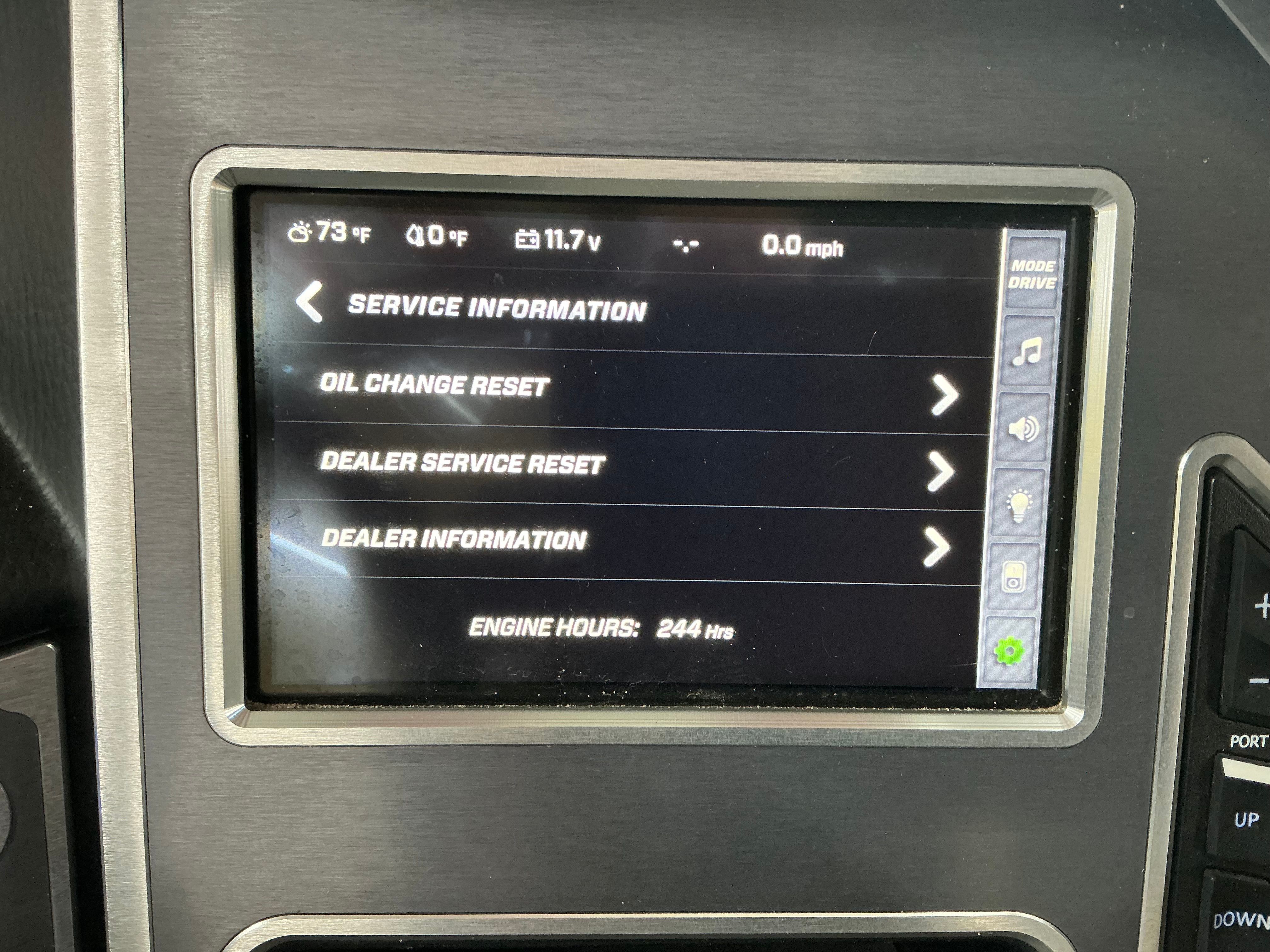 The display shows service information for a MasterCraft boat, including oil change and dealer info.