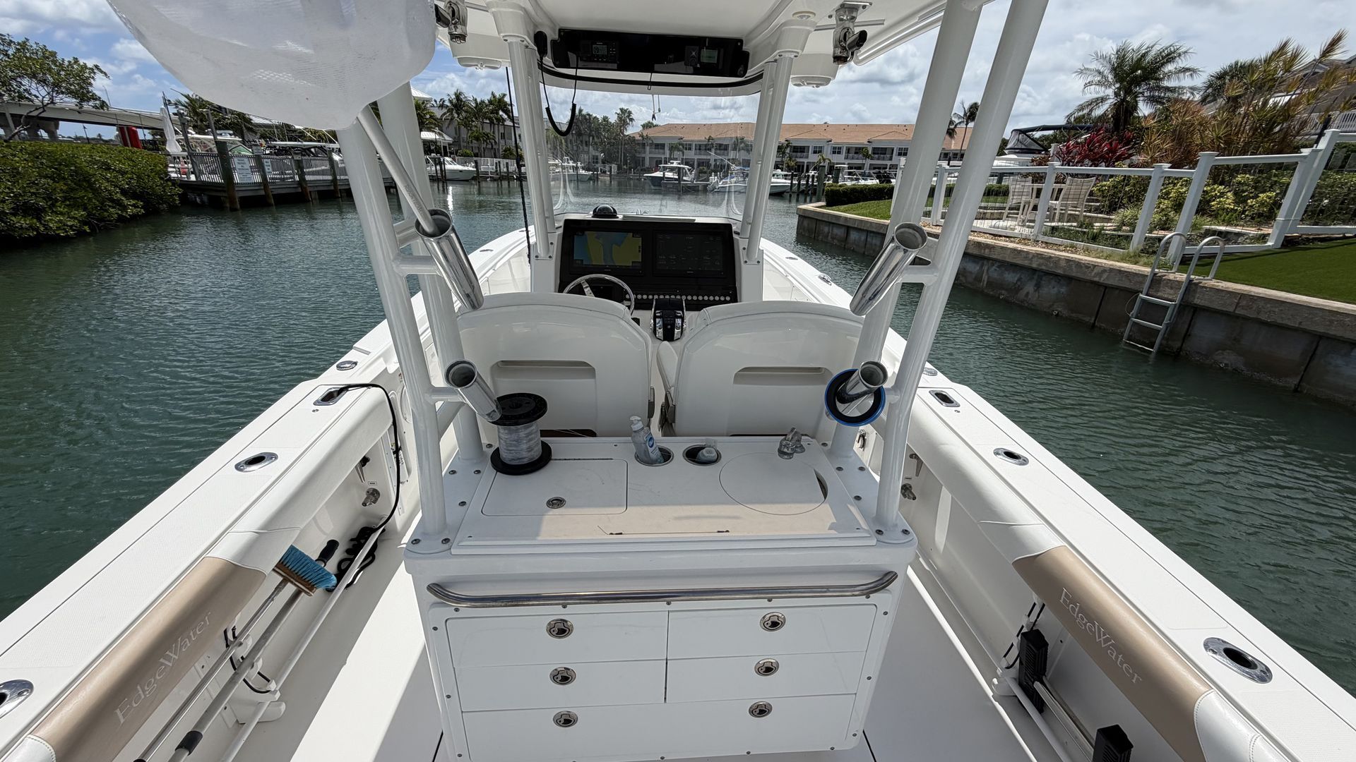 2017 Edgewater 320 CC - 21