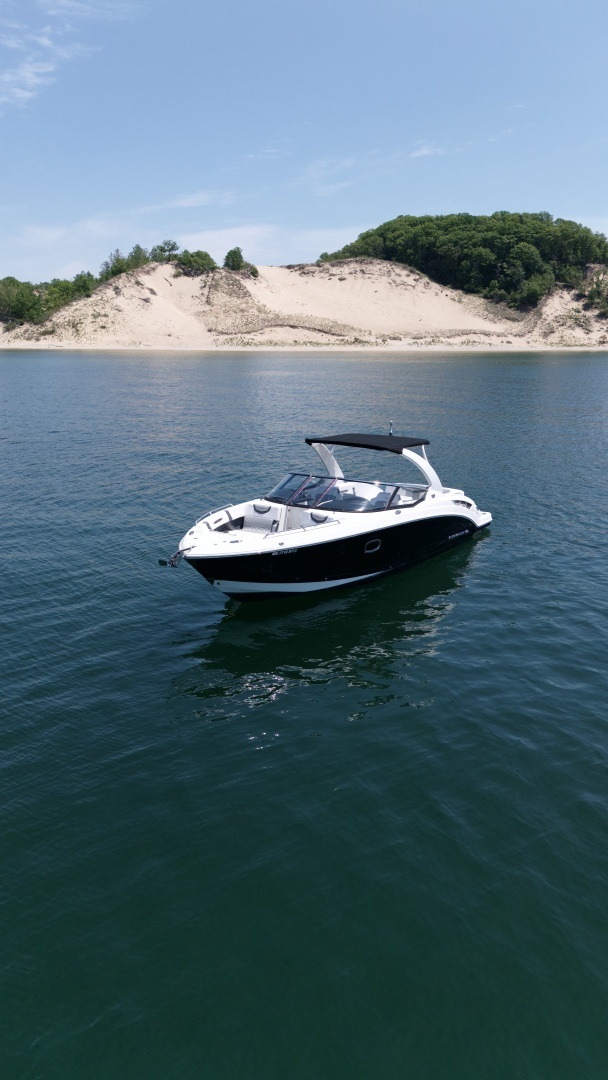 2018 Chaparral 307 - Image 3