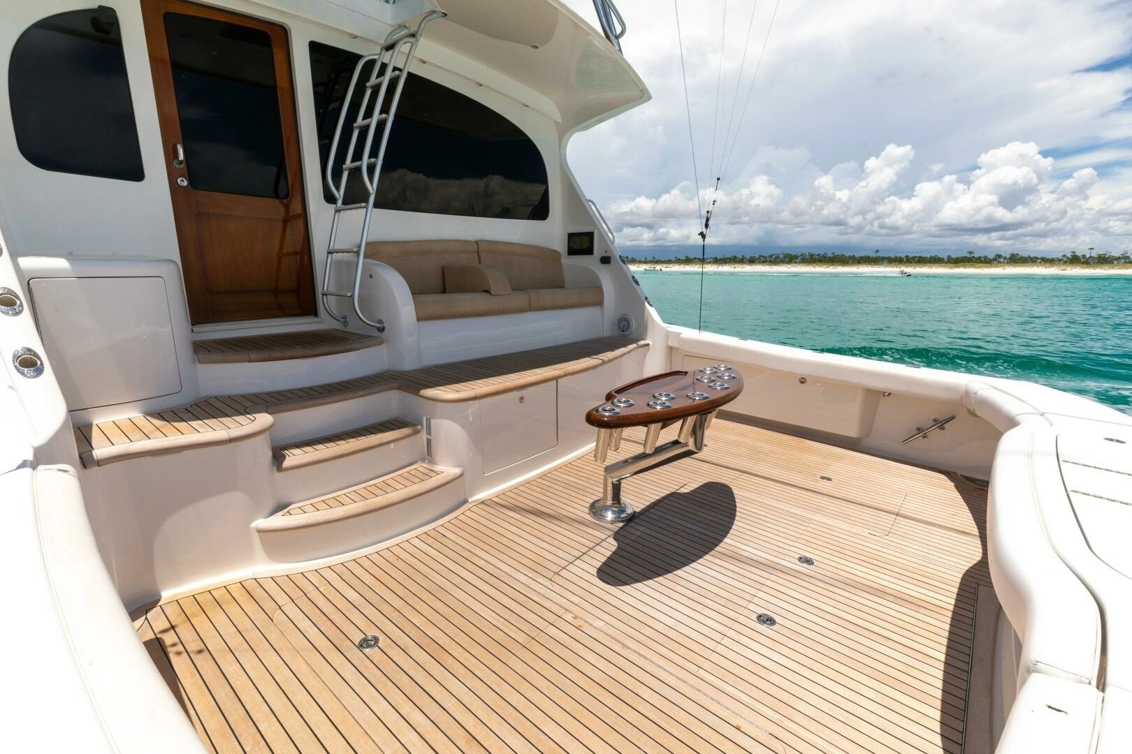 2015 Viking 70 Convertible - Image 38