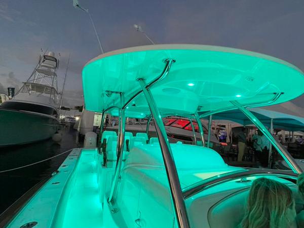2026 Mag Bay 43 Center Console - 67
