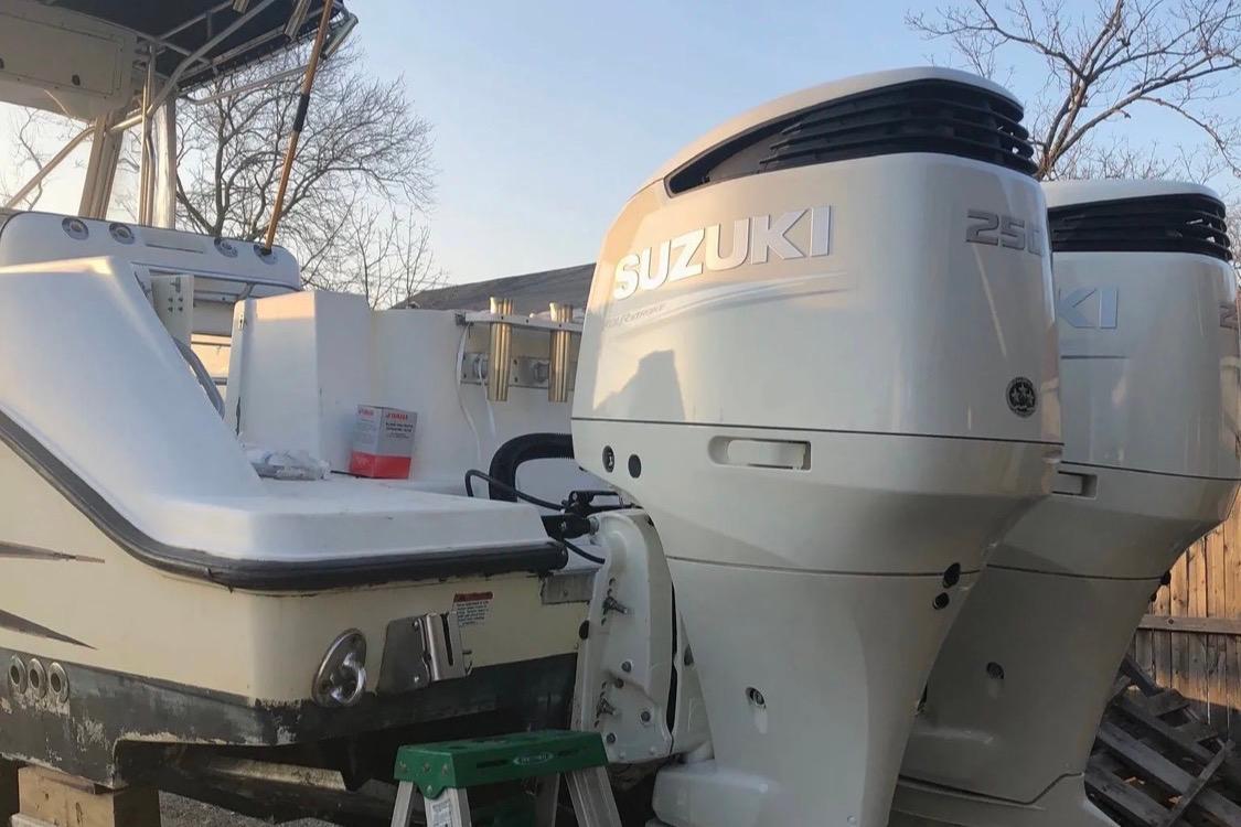 2003 Hydra-Sports Vector 2800 CC with twin Suzuki 250 outboard engines.