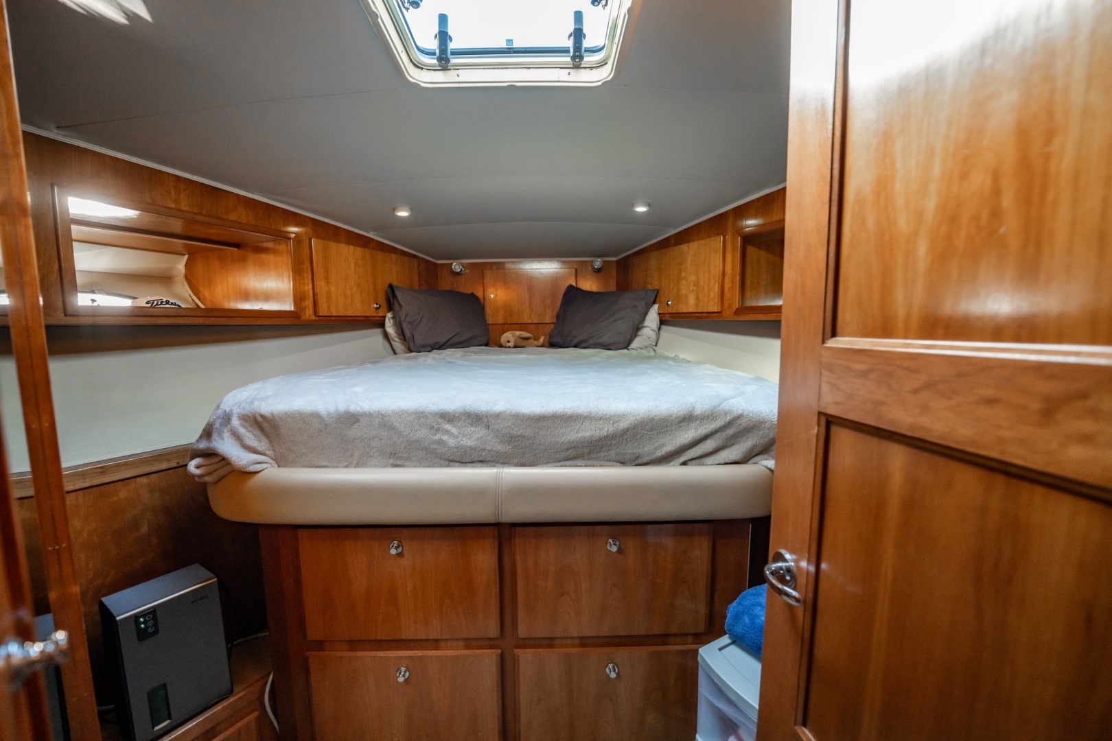 2004 Navigator 5700 Rival Pilothouse - Image 36