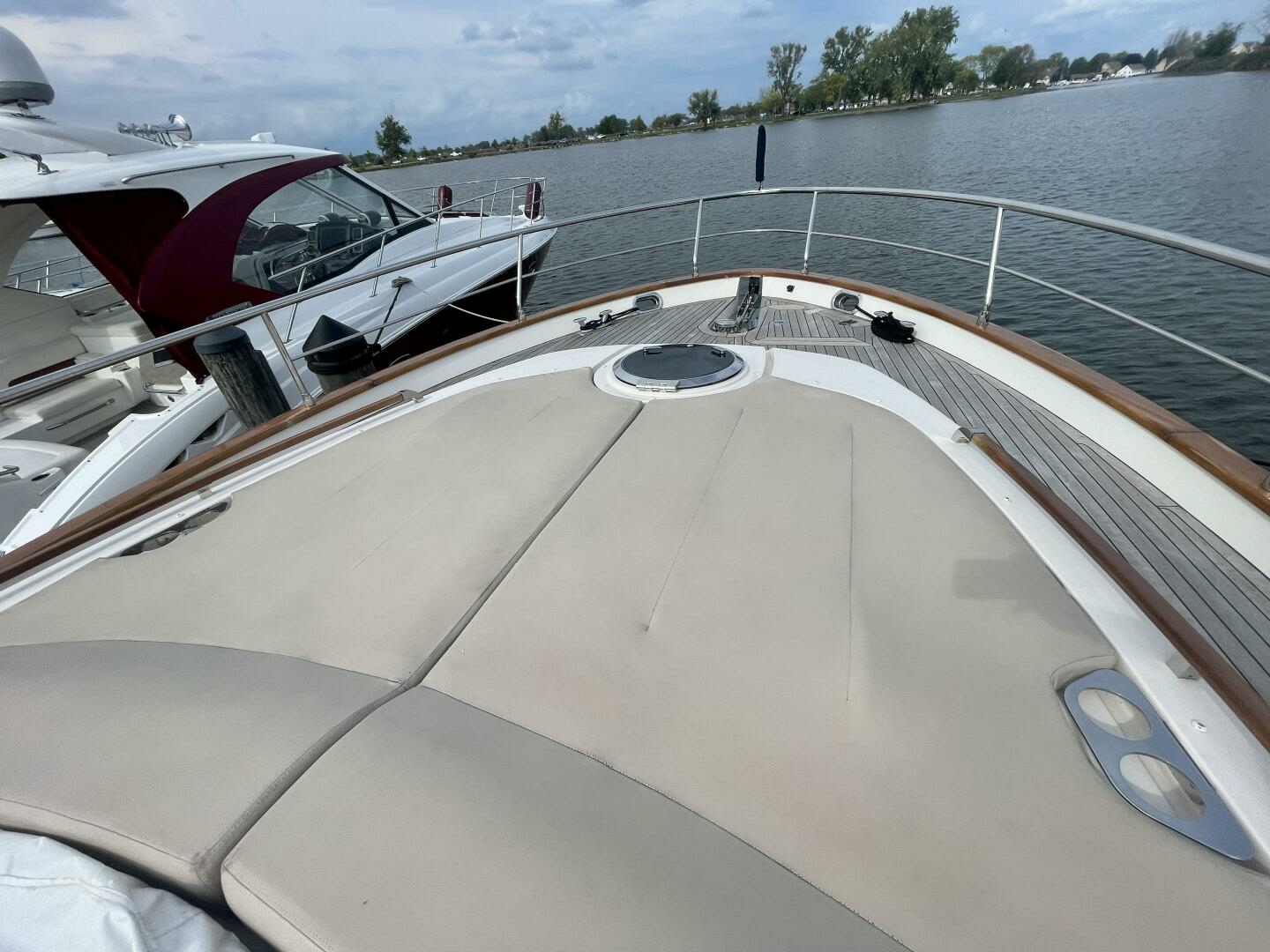 2017 Chris-Craft Commander 42 - Image 4
