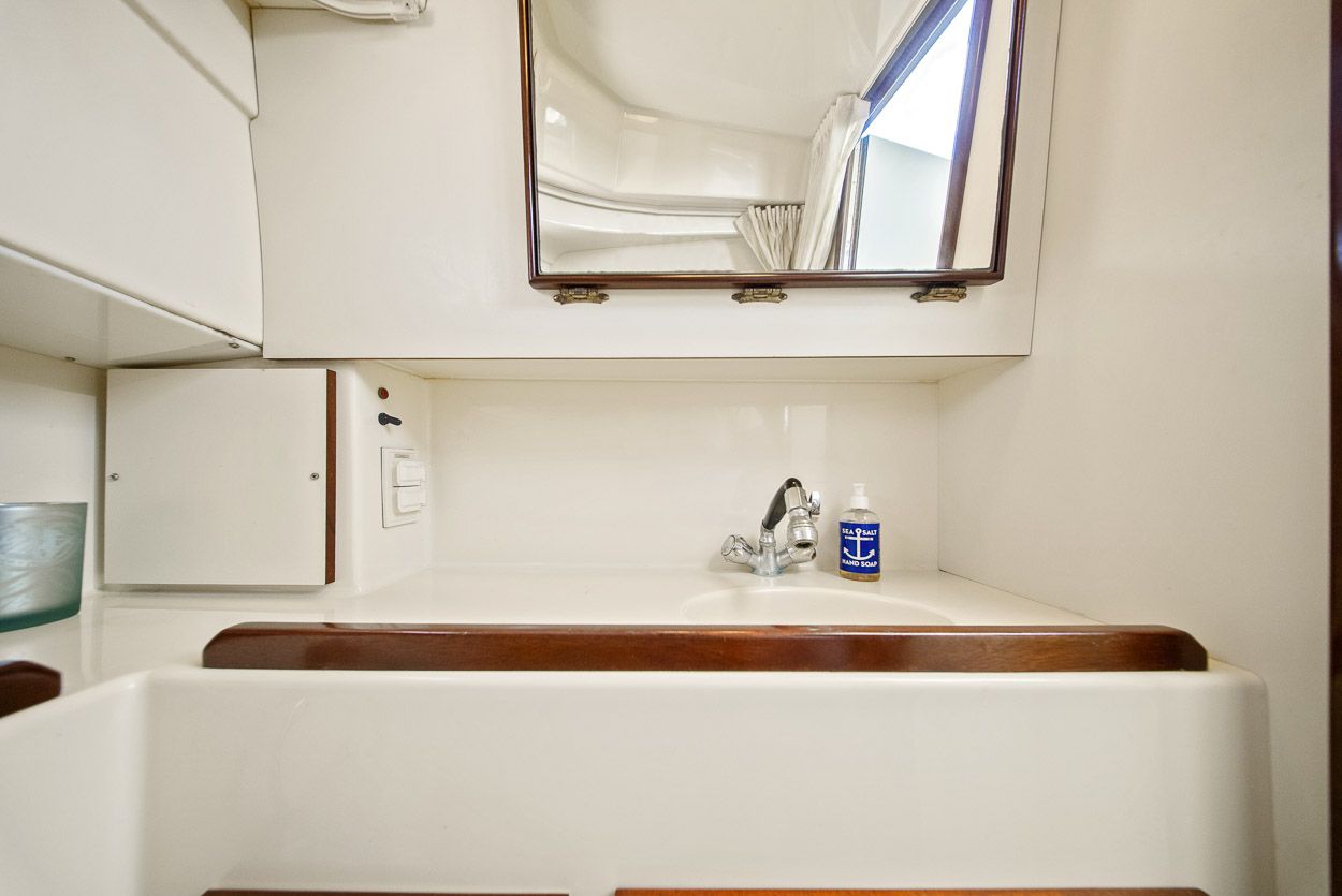 2001 Camano 31 Trawler - 13