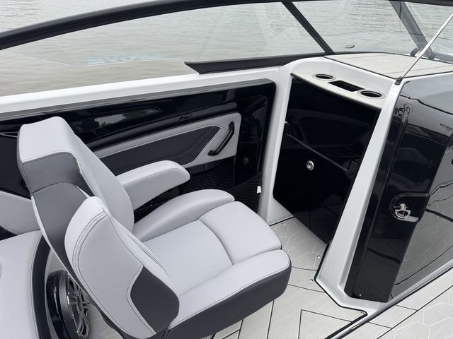 2025 Yamaha Boats 255XD - 18