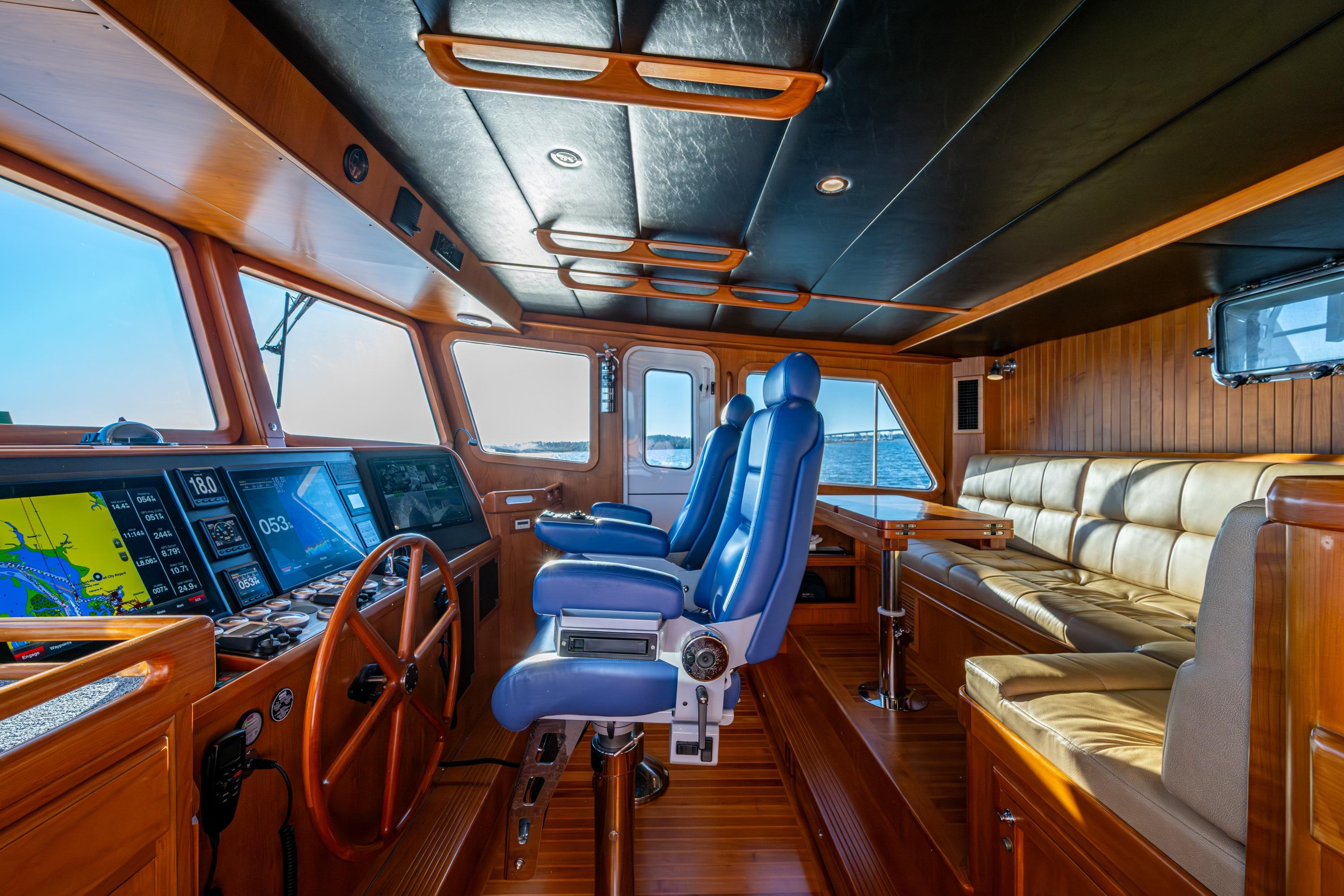 Pilothouse and convertible settee