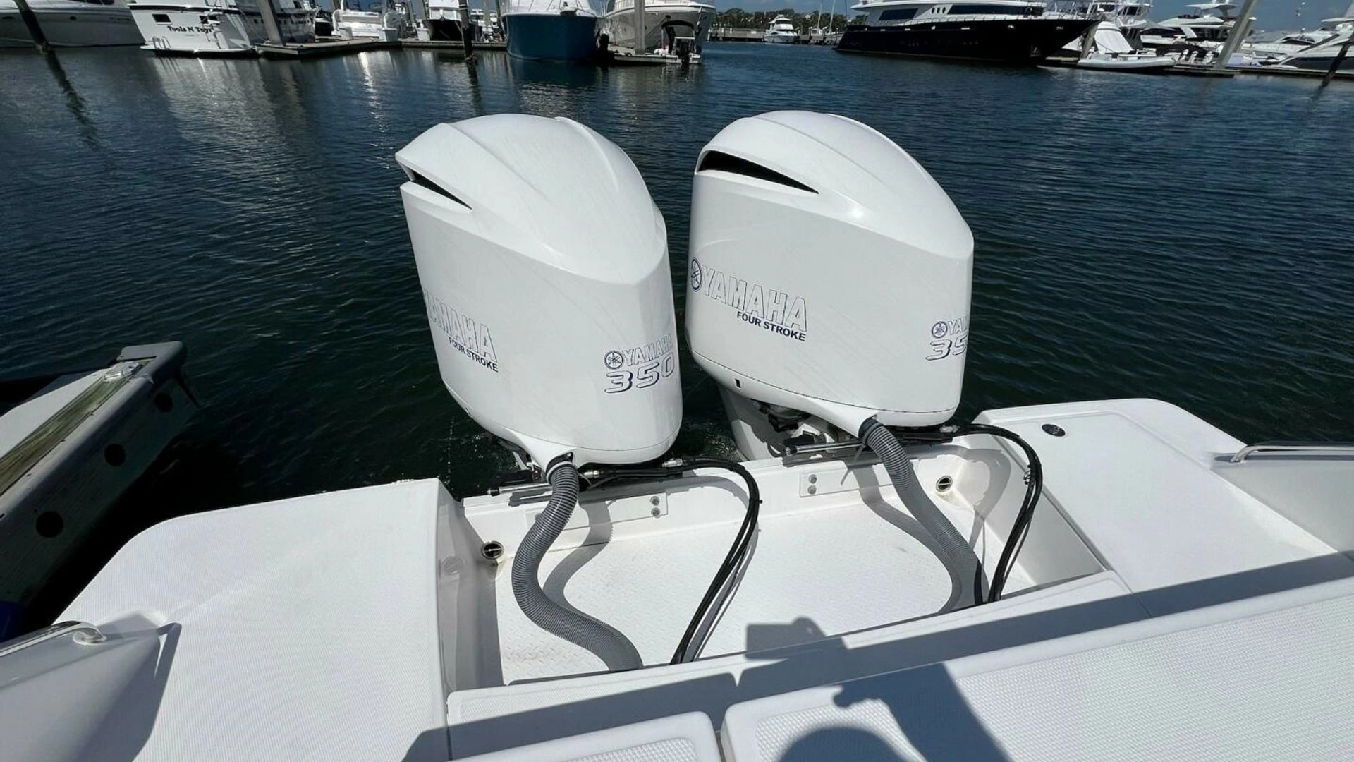 2019 Everglades 340 Dual Console - Image 27