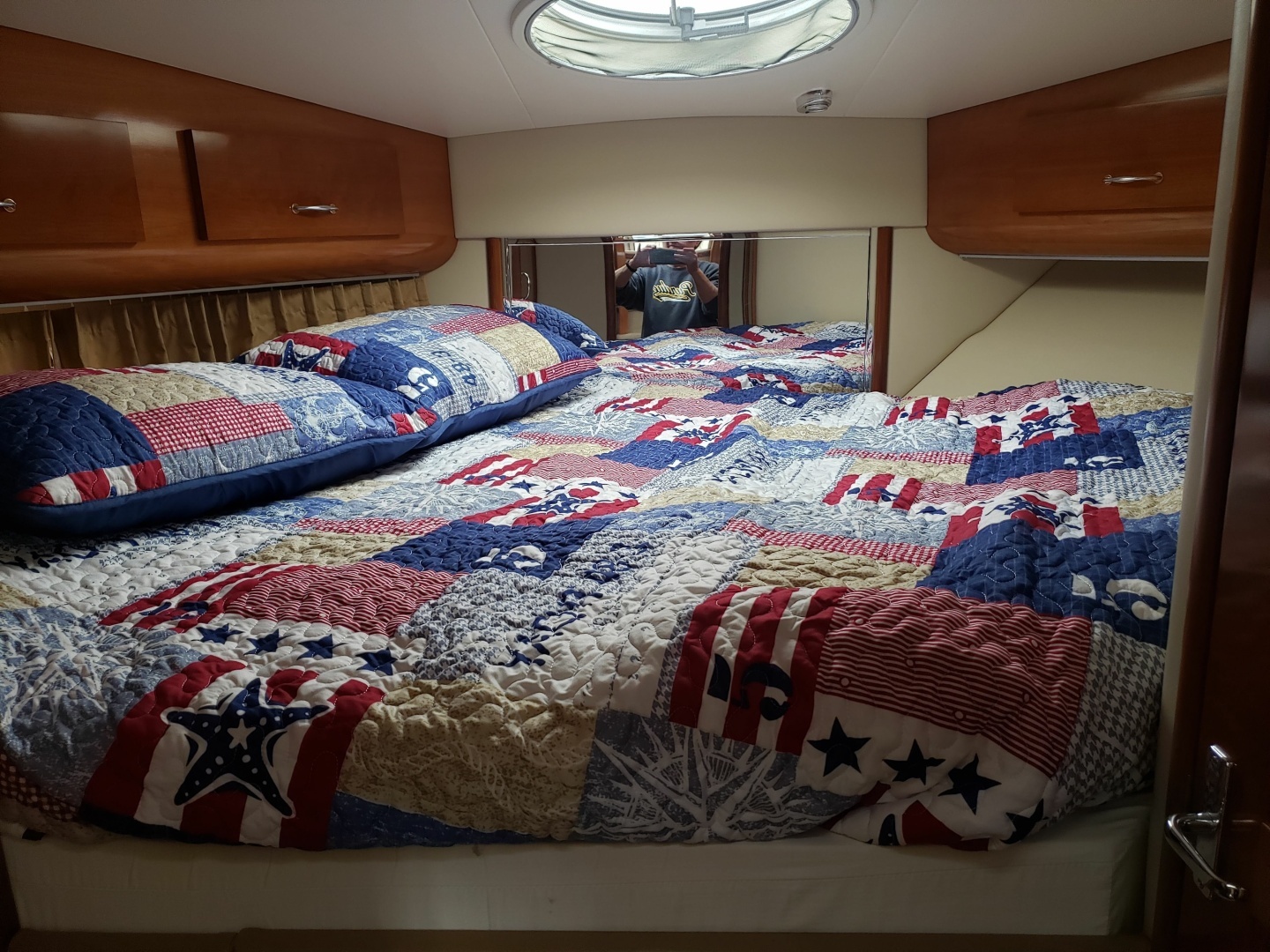2005 Carver 444 Motor Yacht - Image 9