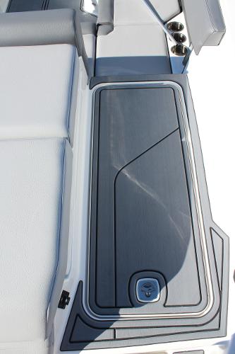 2025 Cobalt CS23 boat deck with sleek design and modern features.
