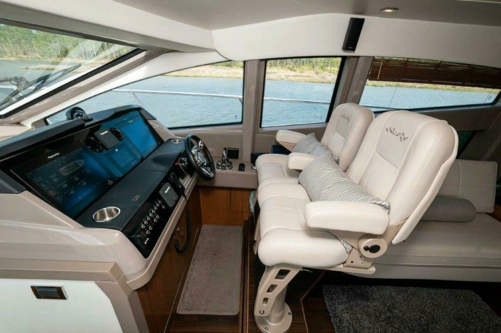 2018 Sea Ray L550 Flybridge - Image 31