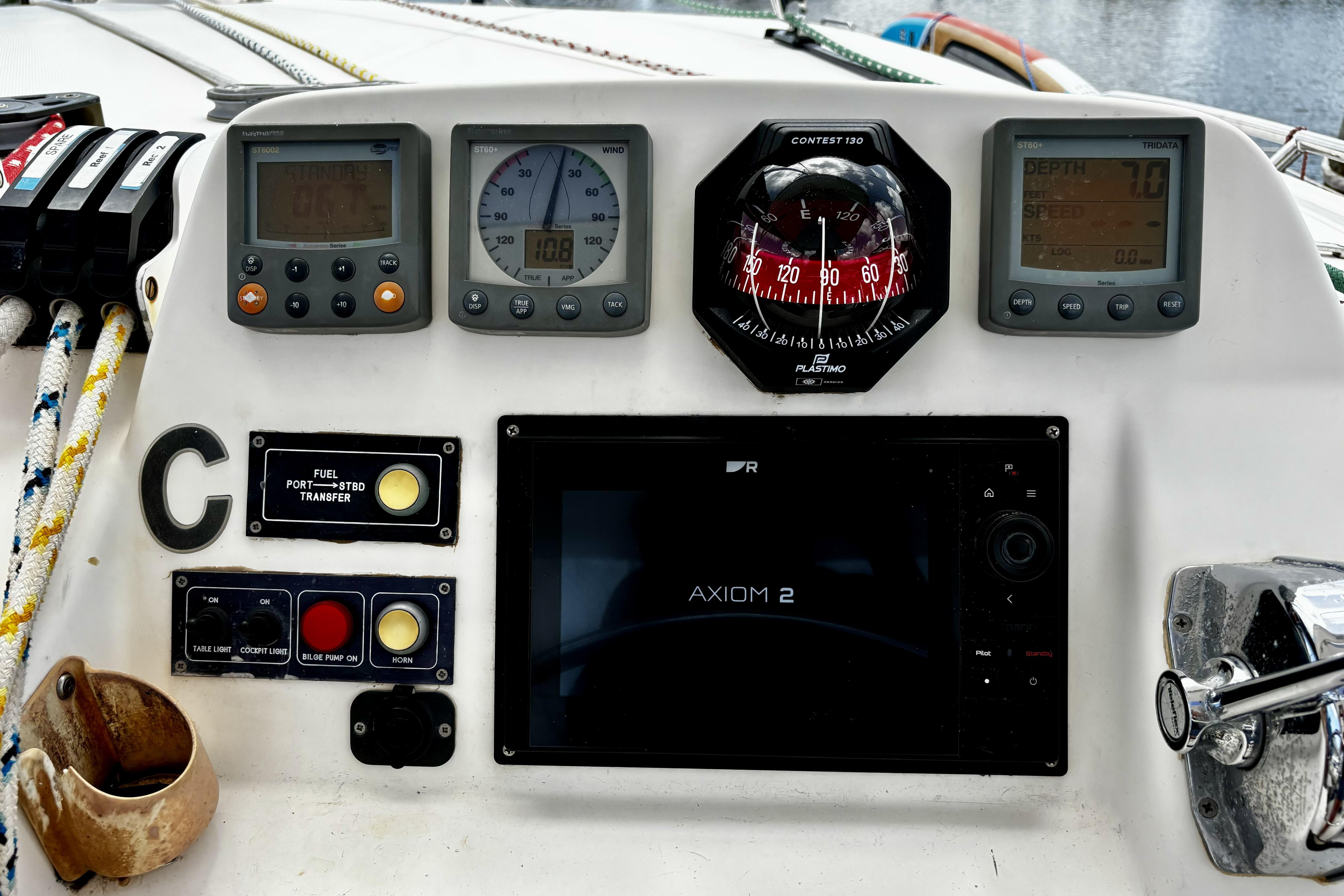 Catamaran Leopard 44 helm
