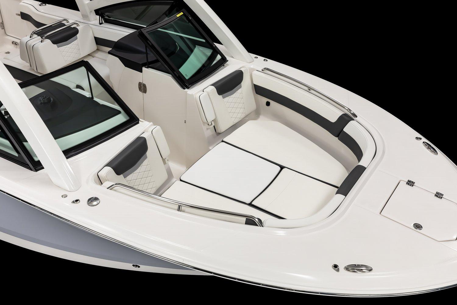 Manufacturer Provided Image: 2026 Robalo R277 Dual Console boat with luxurious seating and sleek design.