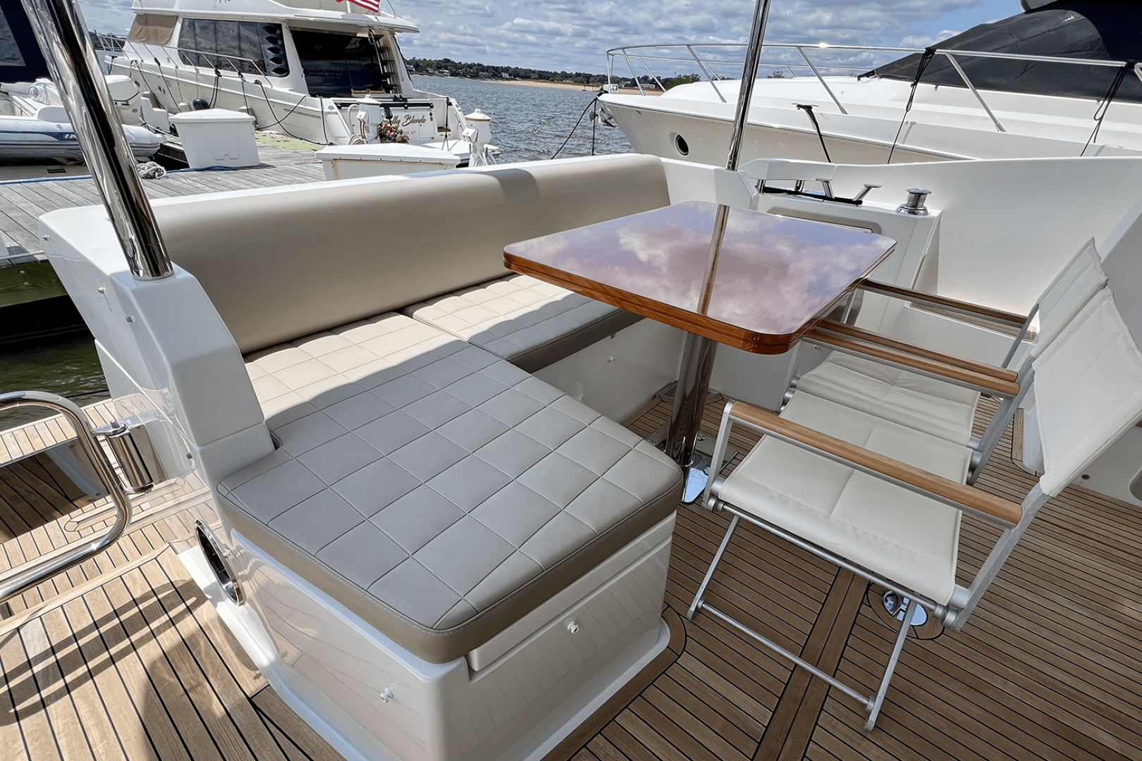 2019 Azimut 50 FLYBRIDGE - Image 18