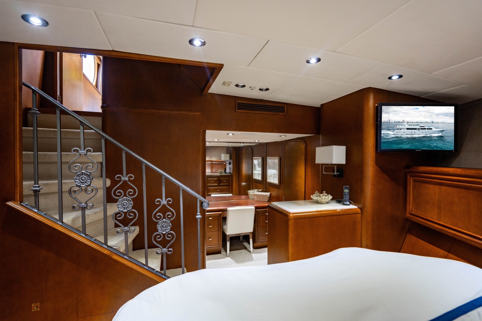 2006 Broward Raised Pilothouse - Image 19