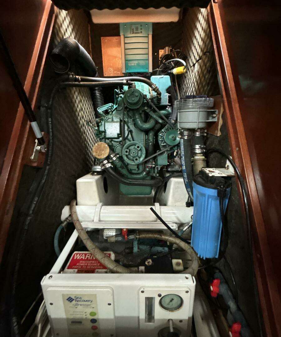 2004 Beneteau 423 - Image 30