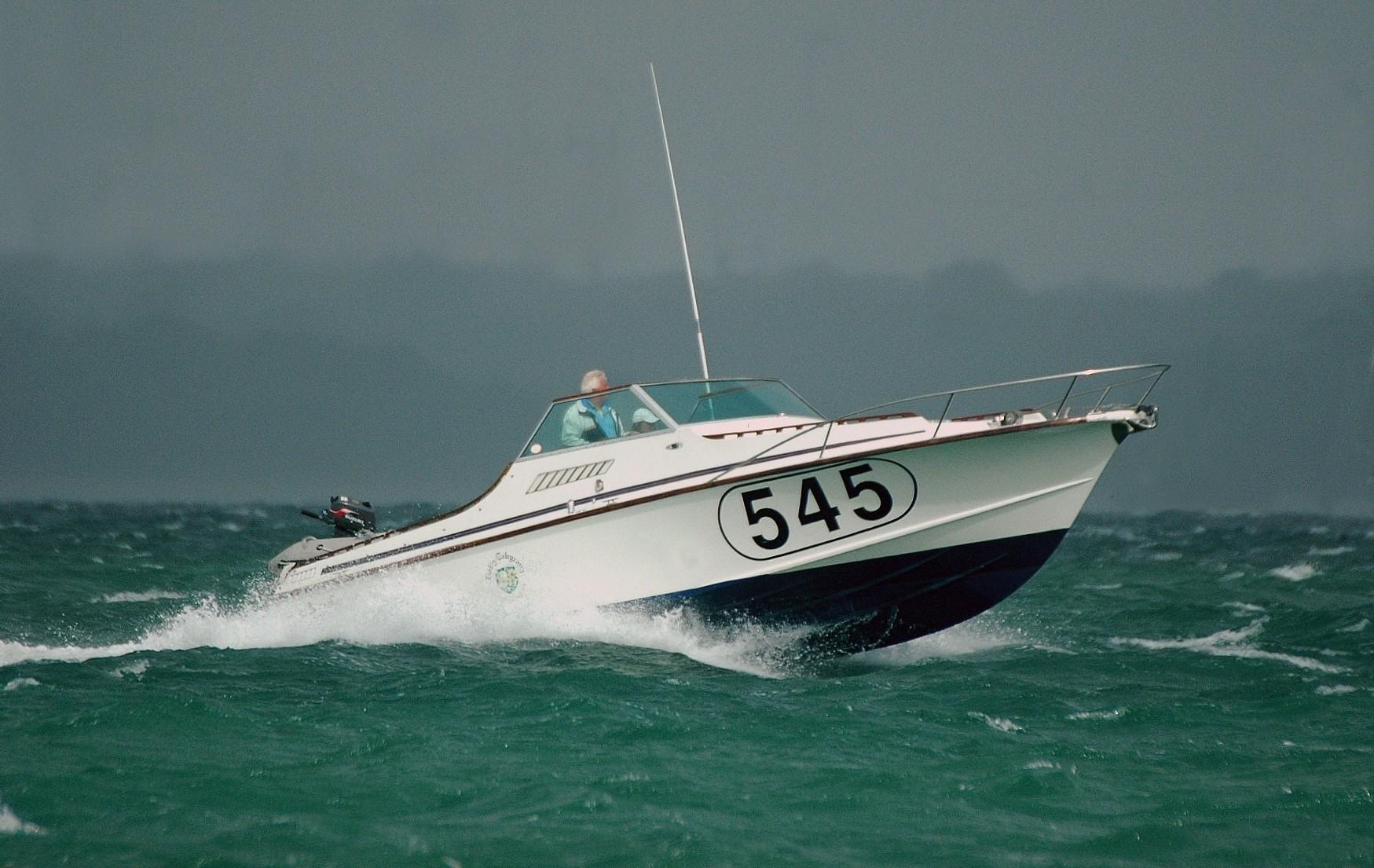 1970 W.A. Souter & Sons race-boat navigating choppy waters, numbered 545.