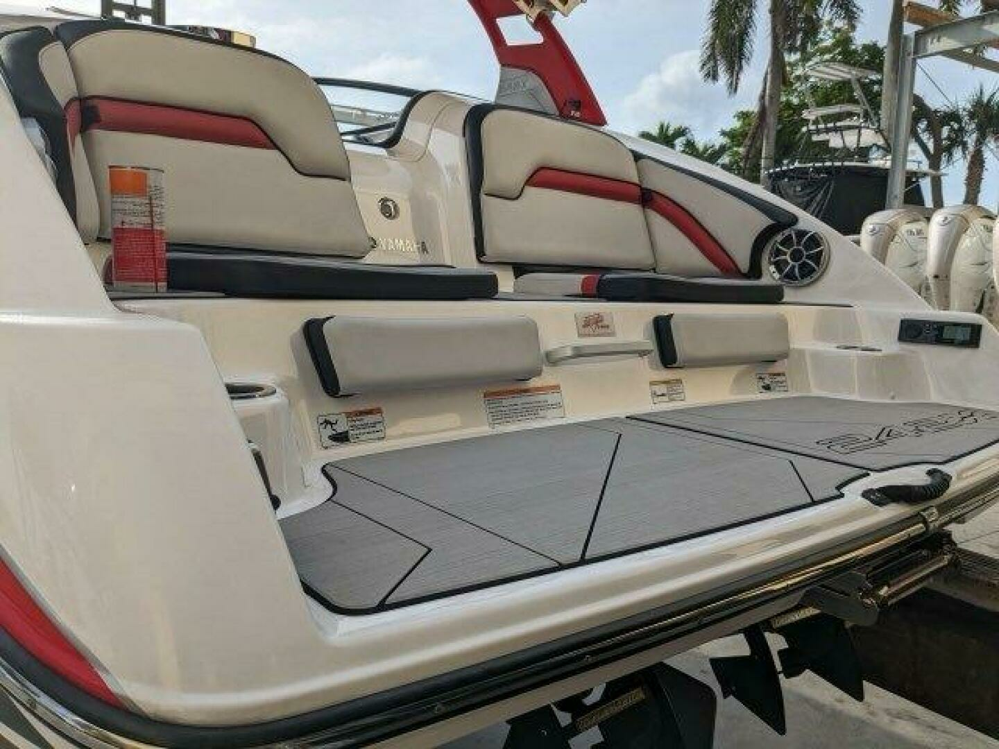 2020 Yamaha Boats 242X - Image 10