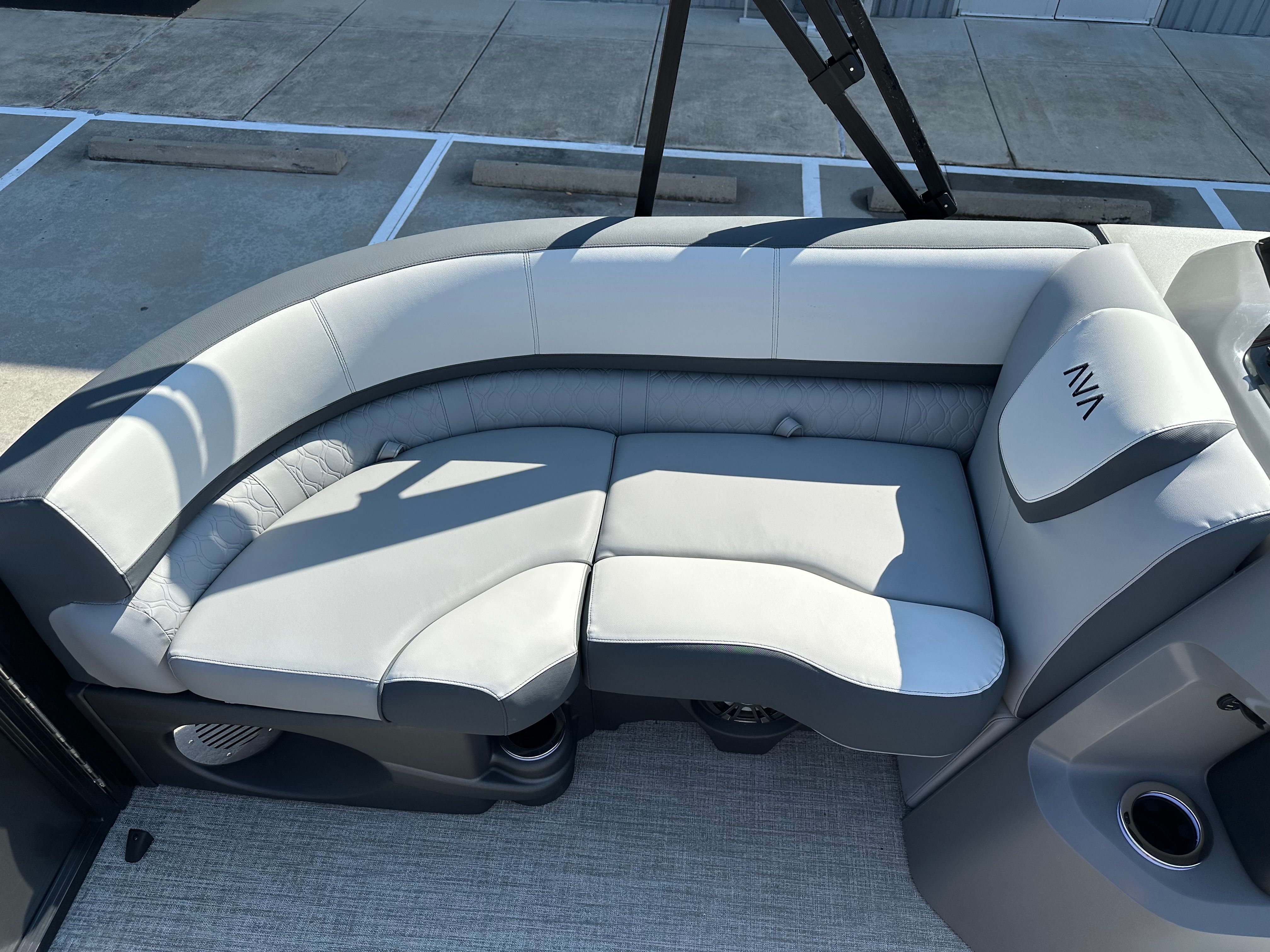 2025 Avalon LSZ Quad Lounge Shift - 23' - 12