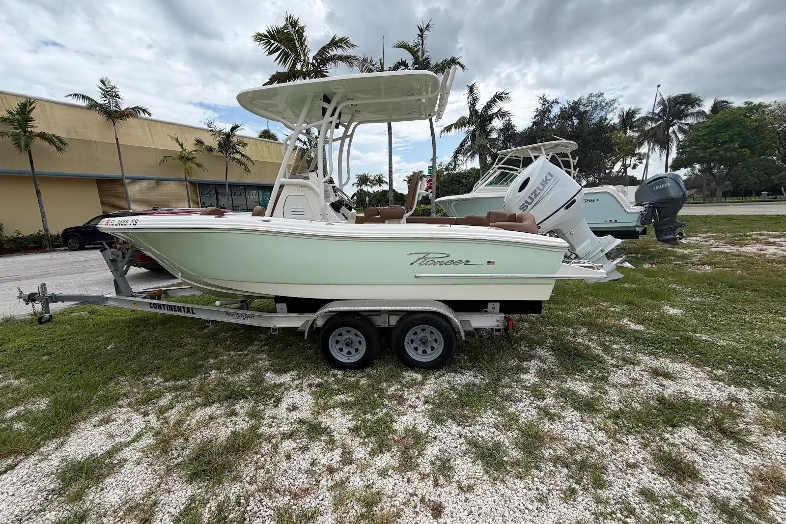 2023 Pioneer 202 Islander