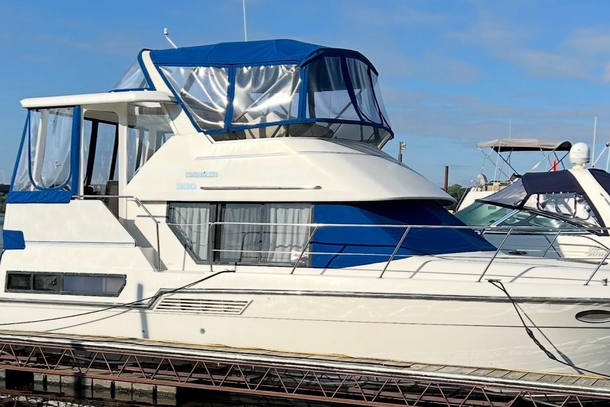 1993 Carver 350 Aft Cabin Motor Yacht