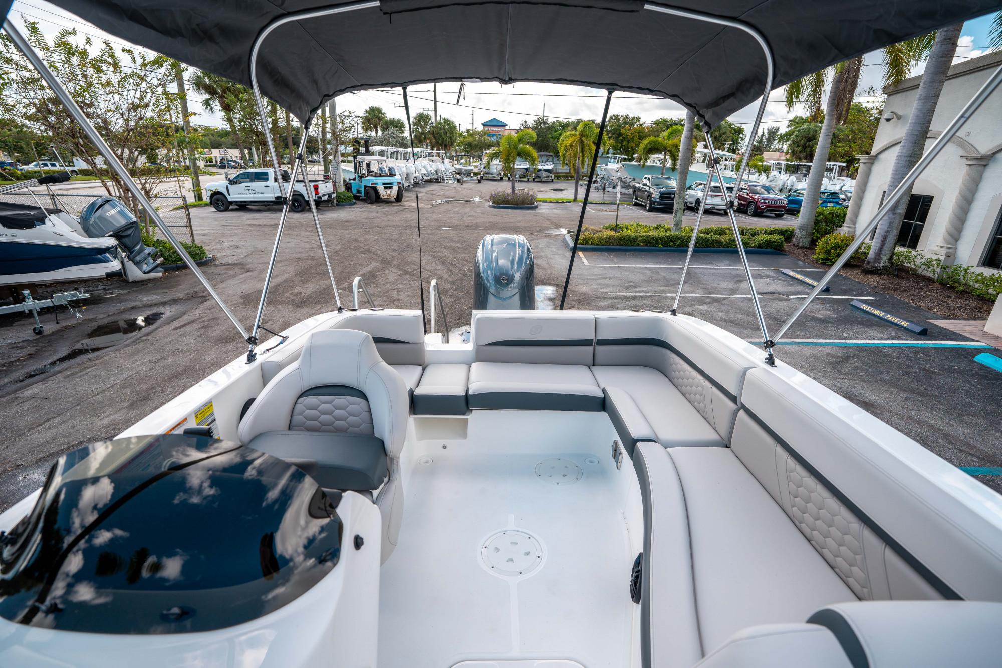 2025 Hurricane SunDeck Sport 192 RL OB - 10