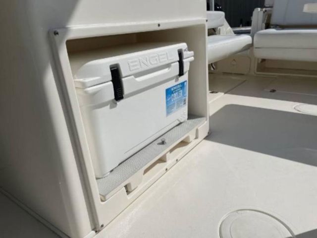 2022 Cobia 280 Dual Console - 19