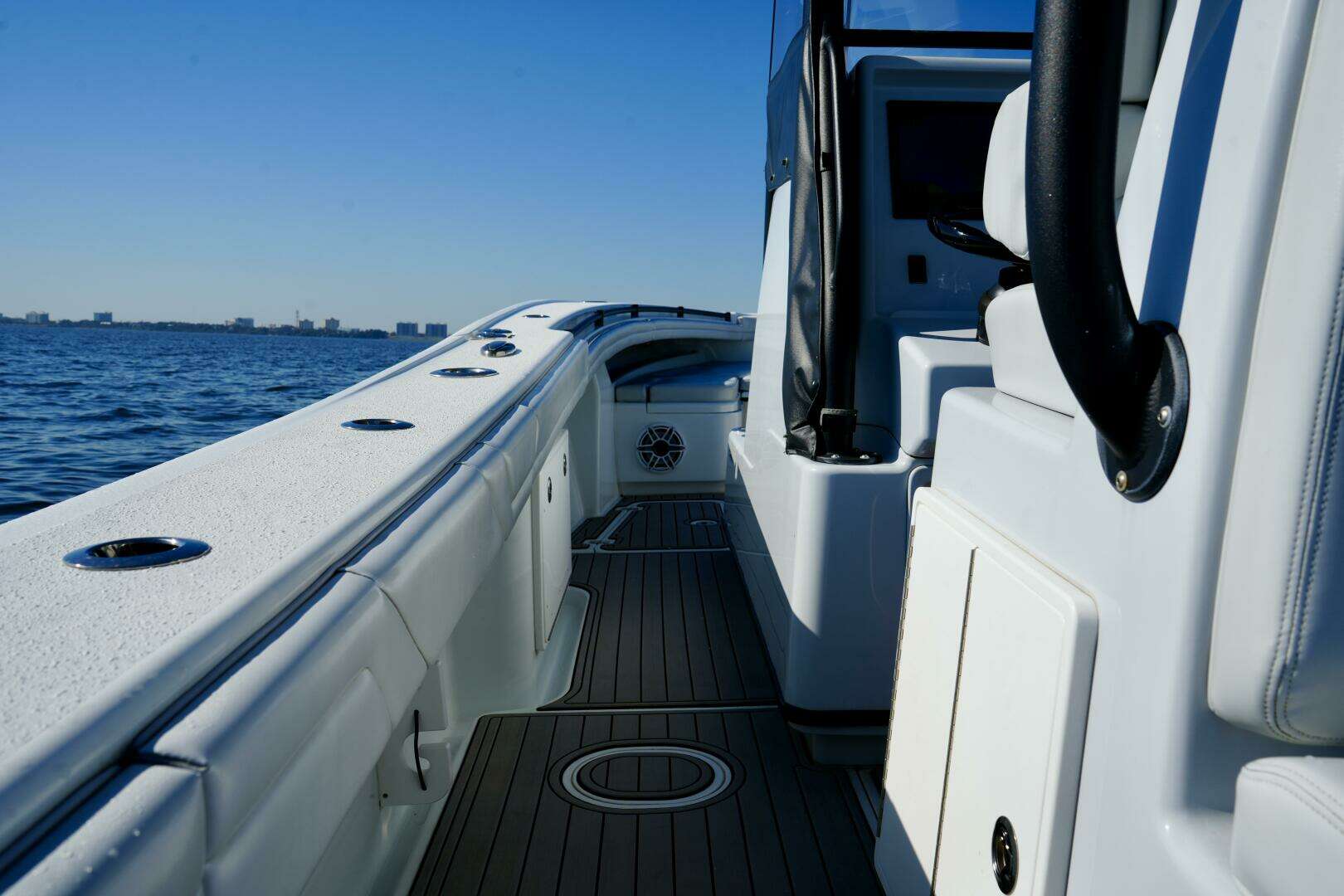 2023 Yellowfin 32 Offshore - Image 30