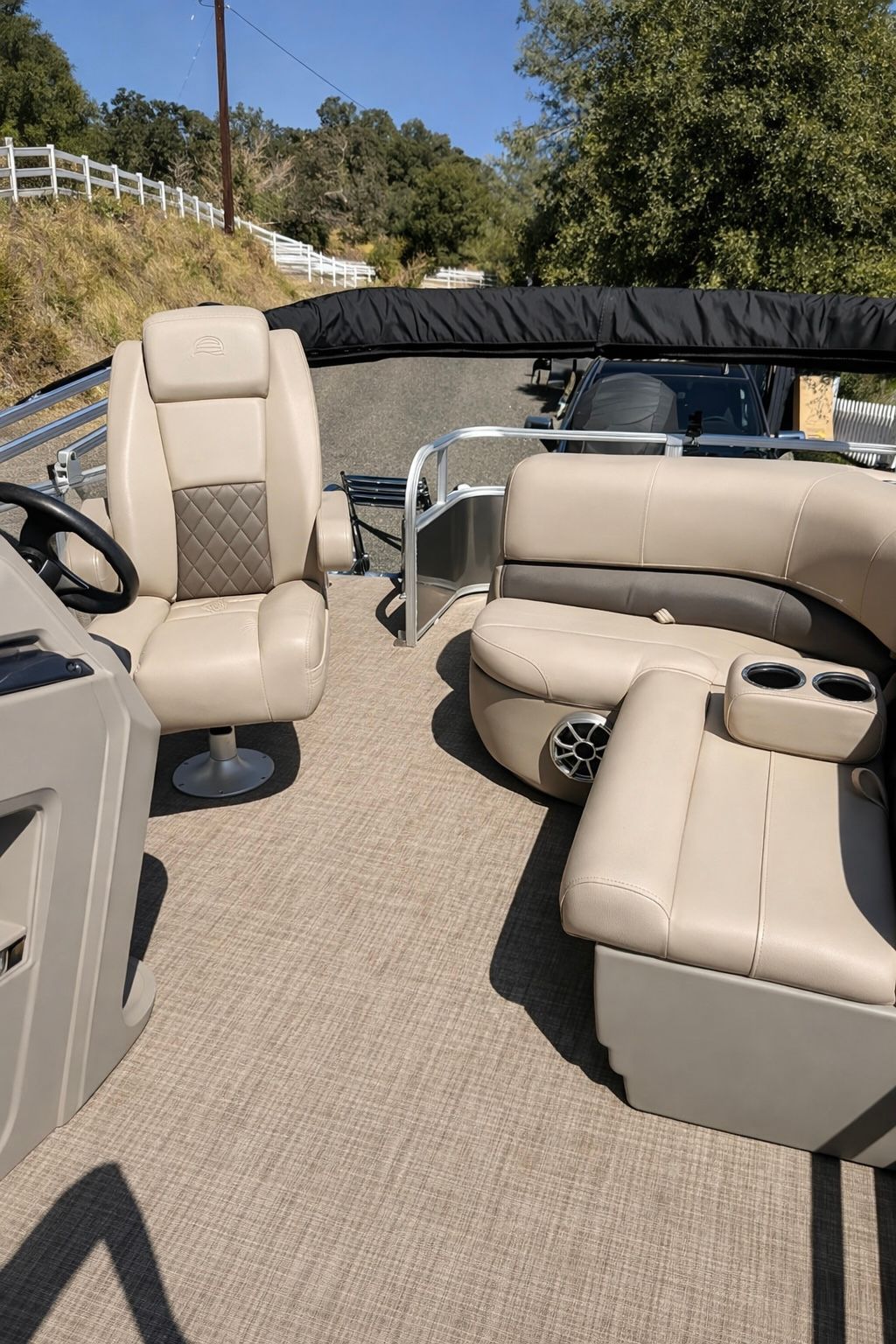 2024 Sun Tracker Party Barge 18 DLX - 4