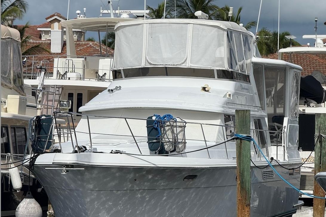 1998 Carver 440 Aft Cabin Motor Yacht