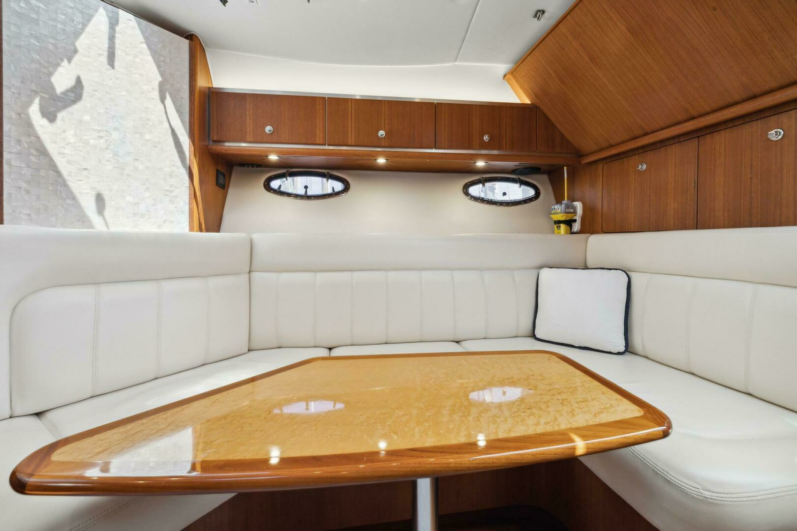 2006 Tiara Yachts 3200 Open - Image 21