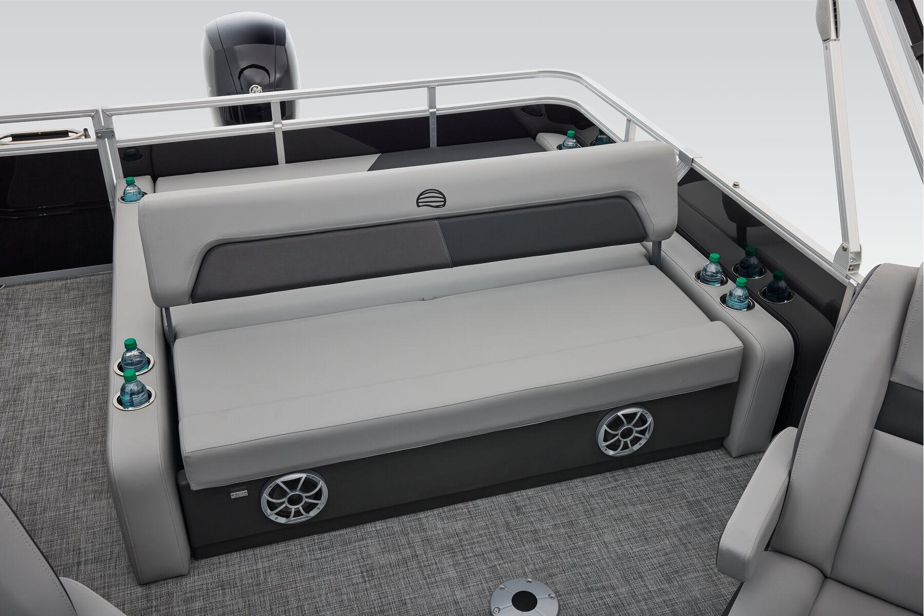 2026 Sun Tracker Party Barge 22 RF DLX - 47