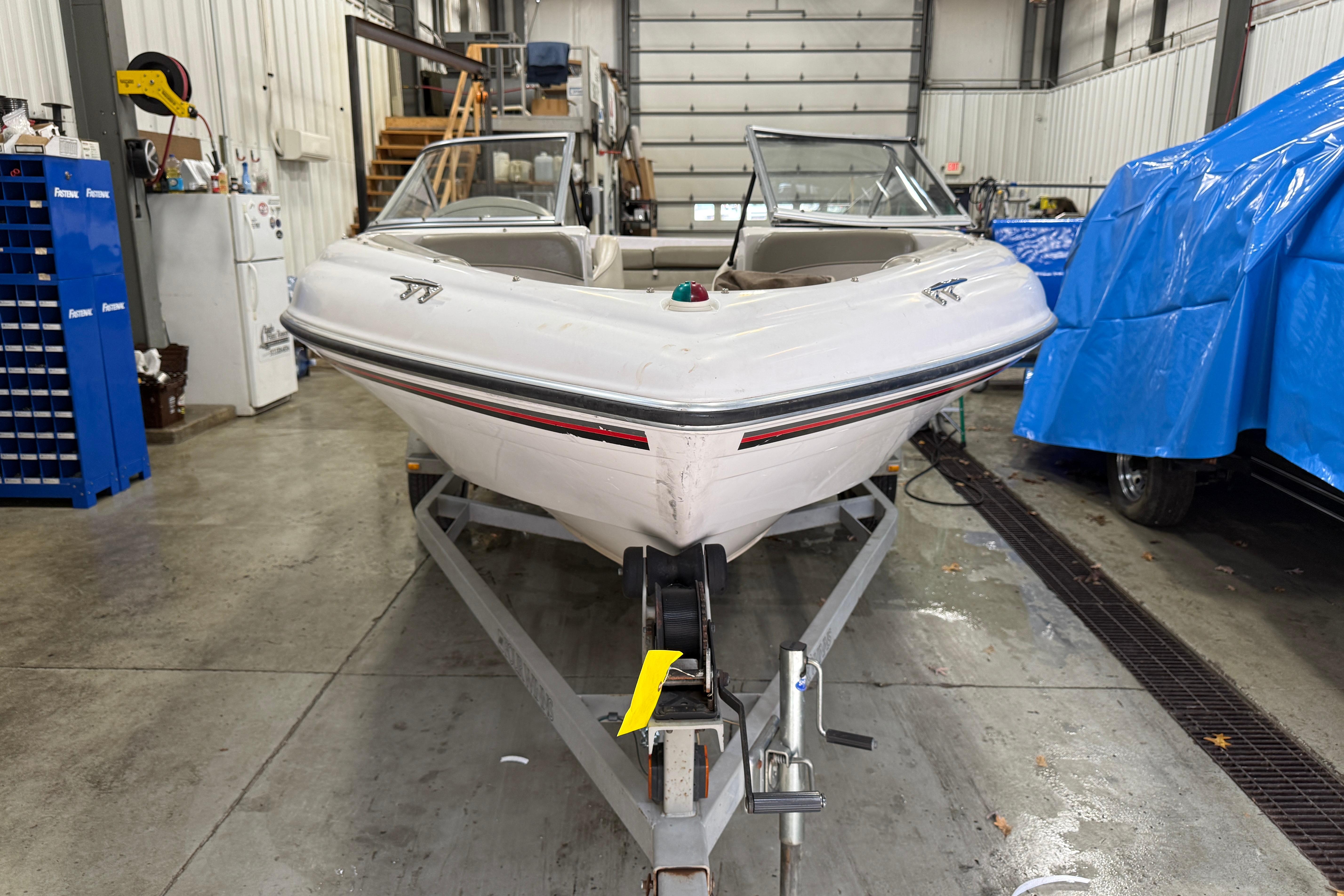 1999 Four Winns 170 Horizon LE boat on trailer in garage setting.