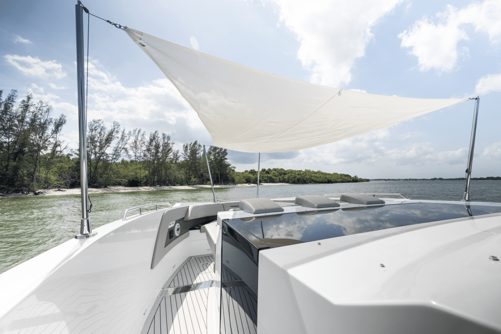 2026 Cruisers Yachts 50GLS OB - Image 85