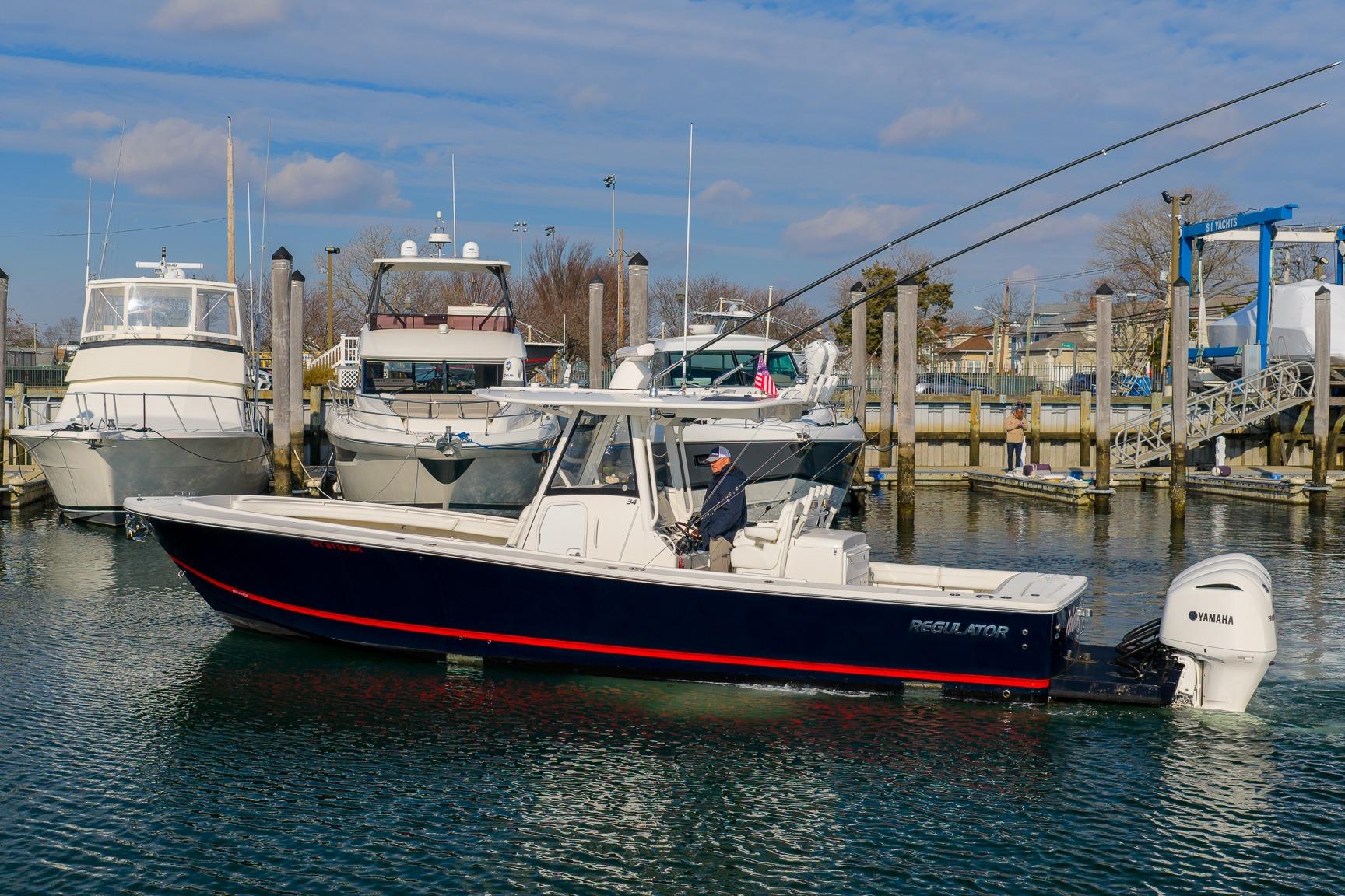 2020 Regulator 34 Center Console