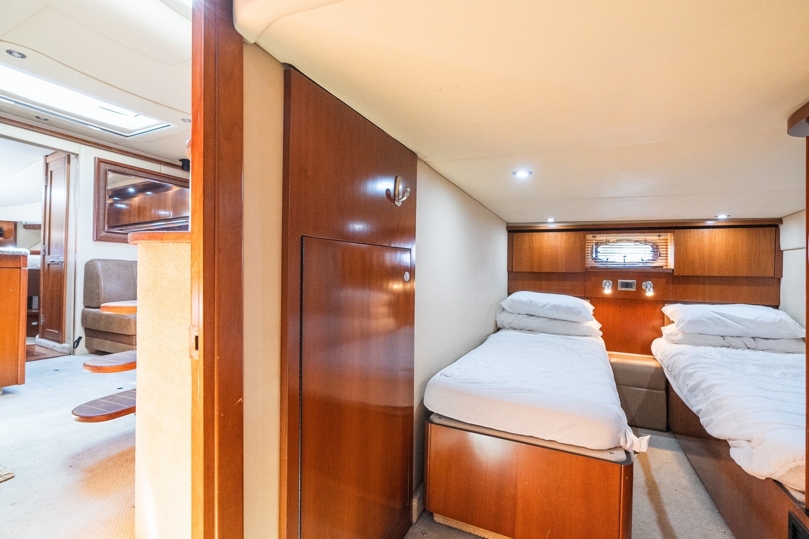 2005 Sea Ray 480 Motor Yacht - Image 52