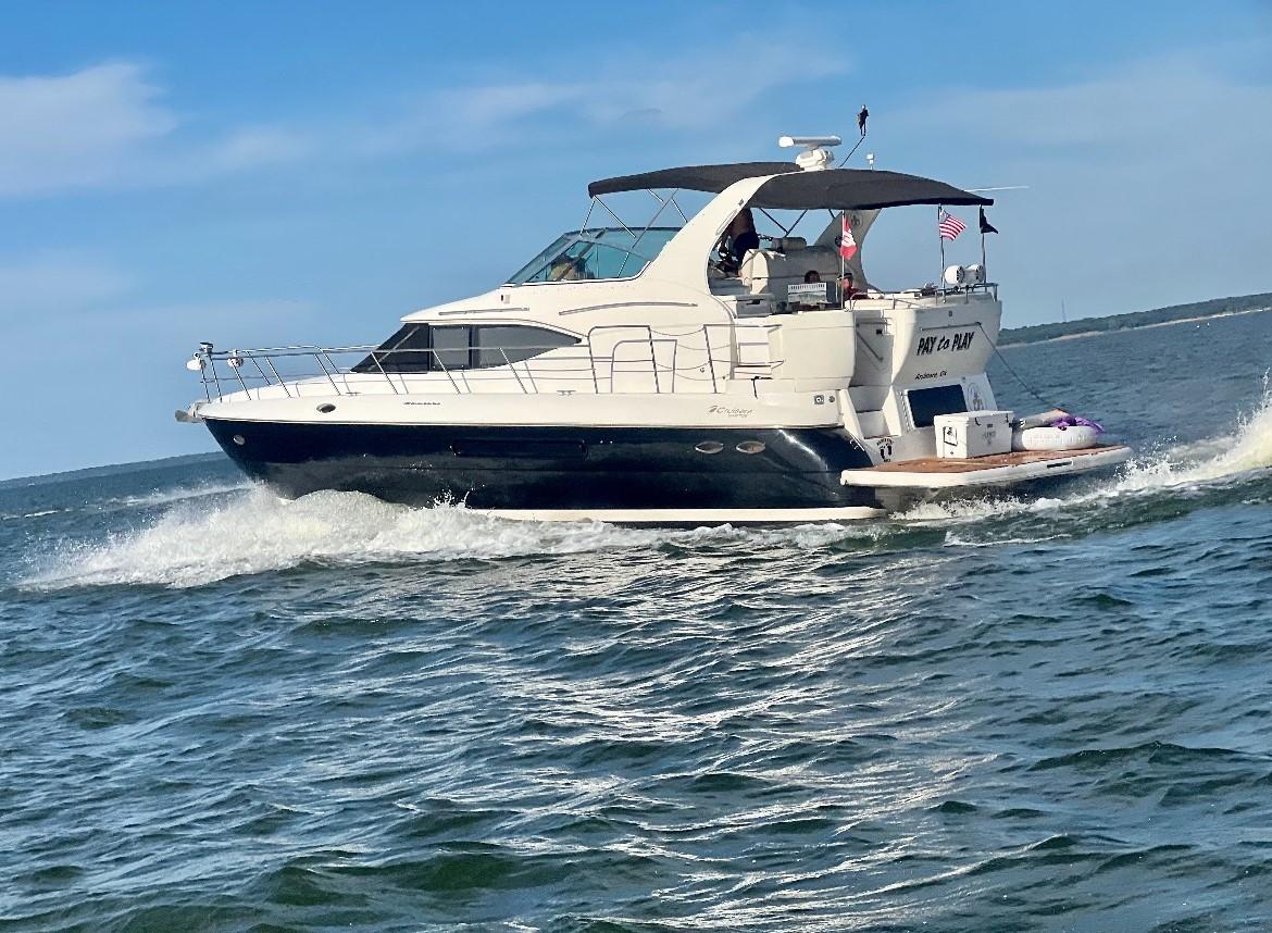 2001 Cruisers Yachts 4450 Express Motoryacht