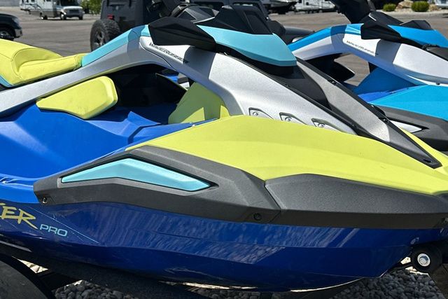 2026 Yamaha WaveRunner JETBLASTER PRO 3-AZURE BLUE/LUNAR YELLOW - 25