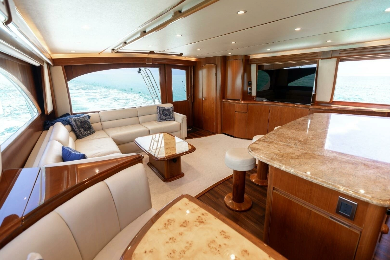 2015 Viking 70 Convertible - Image 7