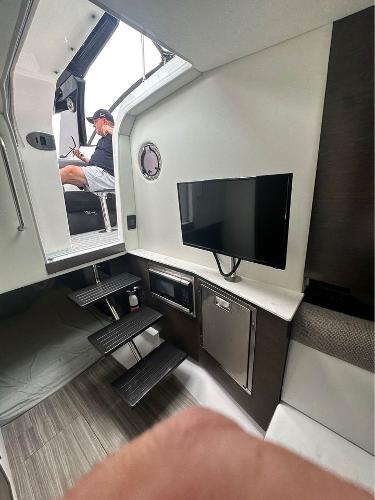 2021 Cruisers Yachts 38 - 7
