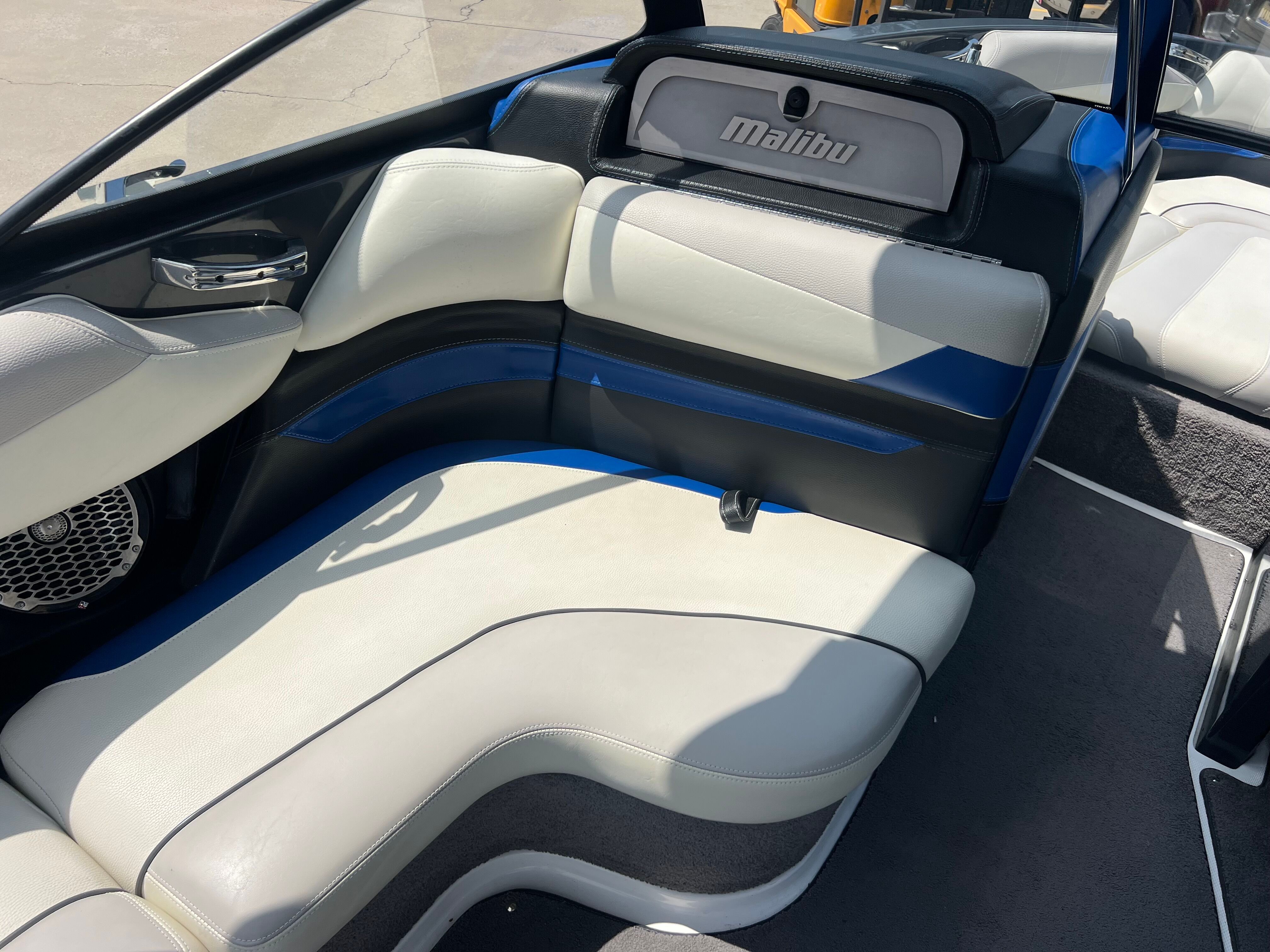 2014 MALIBU 23 LSV - Image 13